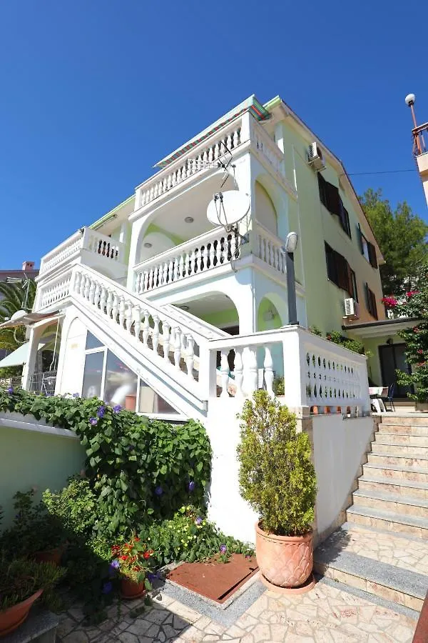 Greenhouse Family Apartments Rabac 0*,