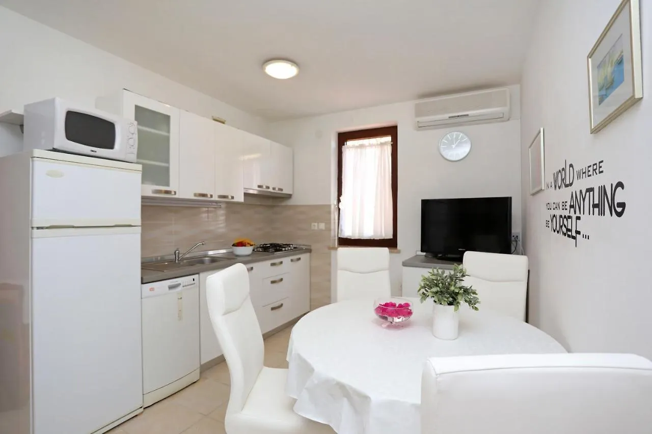 Greenhouse Family Apartments Rabac