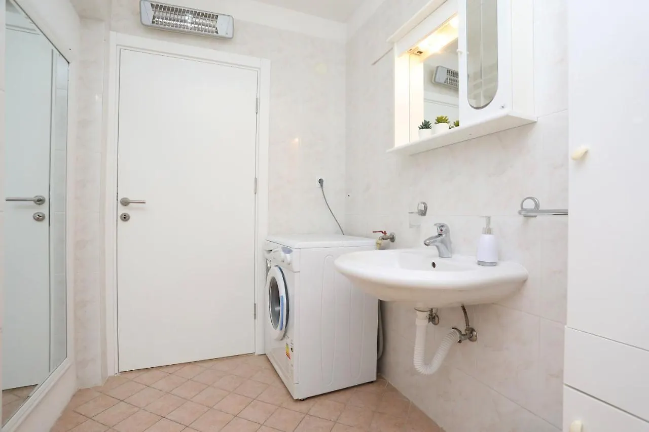 Greenhouse Family Apartments Rabac