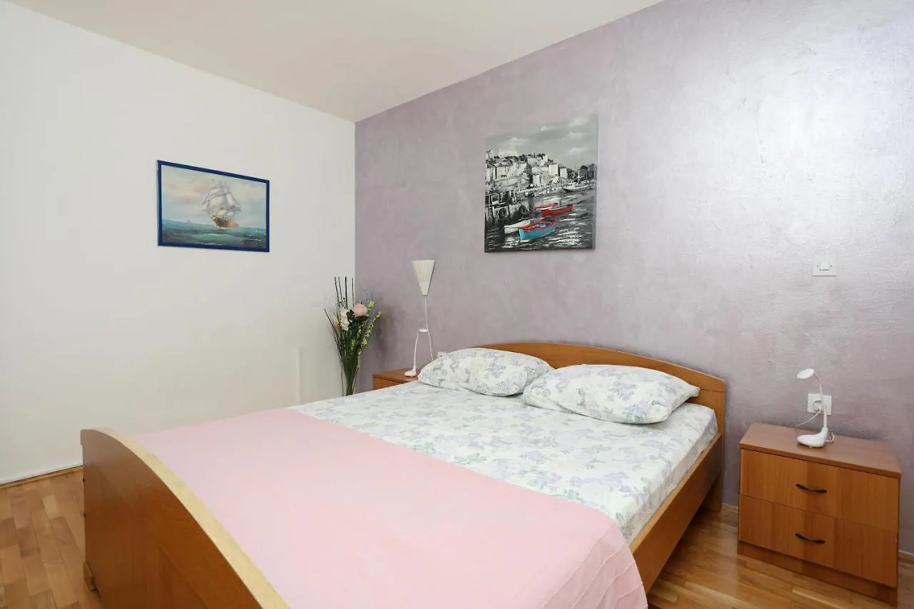 Greenhouse Family Apartments Rabac 0*,
