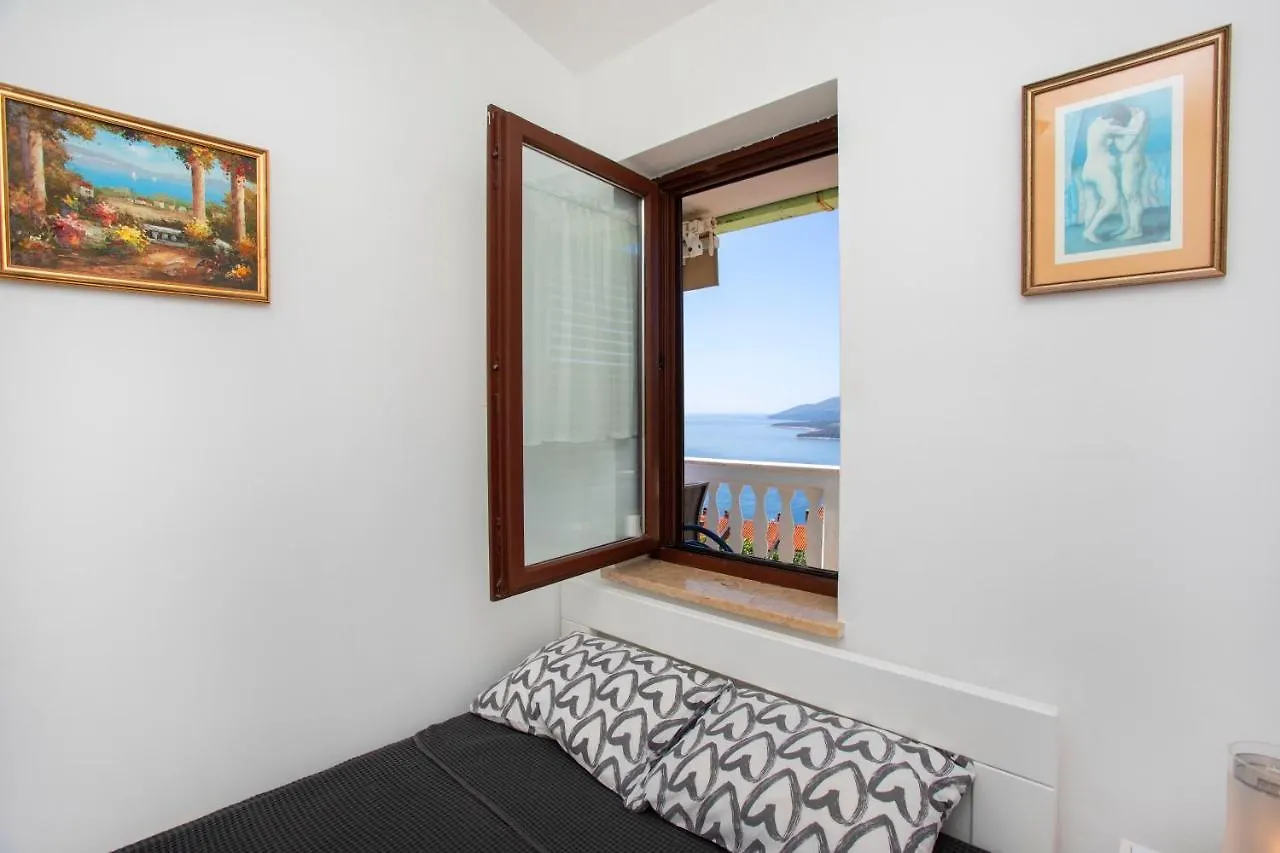 Greenhouse Family Apartments Rabac 0*,