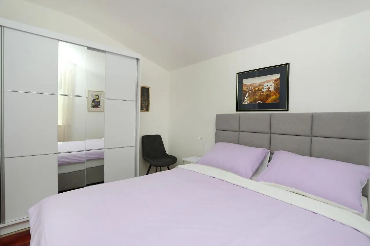 Greenhouse Family Apartments Rabac 0*,