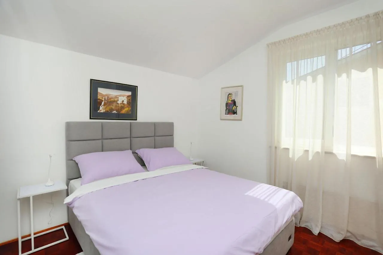 Greenhouse Family Apartments Rabac 0*,